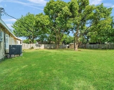 1008 17th Avenue N - Photo Thumbnail 12