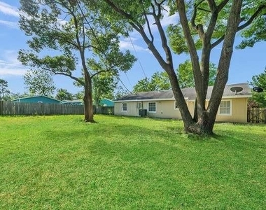 1008 17th Avenue N - Photo Thumbnail 11