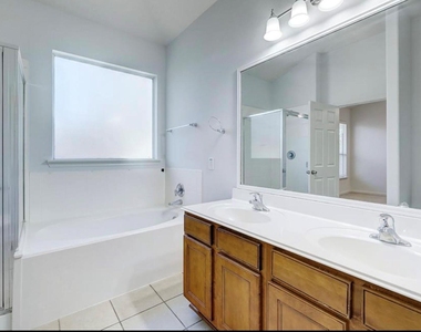 6422 Richland Hills Drive - Photo Thumbnail 8