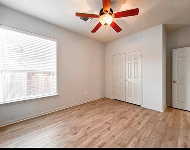 6422 Richland Hills Drive - Photo Thumbnail 11