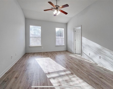 6422 Richland Hills Drive - Photo Thumbnail 9