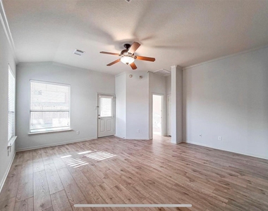 6422 Richland Hills Drive - Photo Thumbnail 5