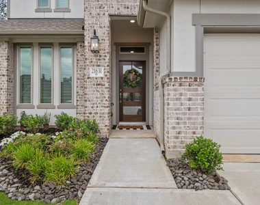 21631 Cascades Pass Court - Photo Thumbnail 4