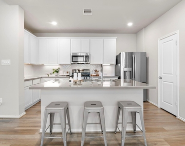 21631 Cascades Pass Court - Photo Thumbnail 12