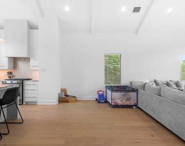 3512 Mosley Court - Photo Thumbnail 13