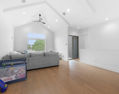 3512 Mosley Court - Photo Thumbnail 11