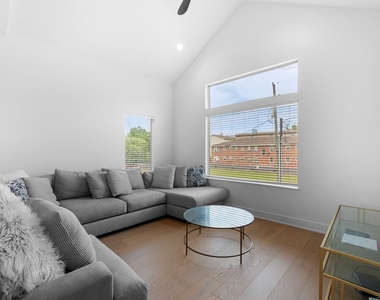 3512 Mosley Court - Photo Thumbnail 8