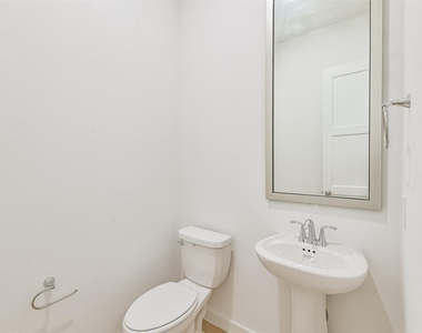 27027 W Rustlers Bend - Photo Thumbnail 32