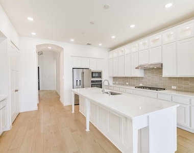 27027 W Rustlers Bend - Photo Thumbnail 14