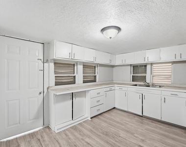 811 W Broad Street - Photo Thumbnail 18