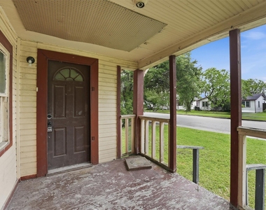 811 W Broad Street - Photo Thumbnail 4