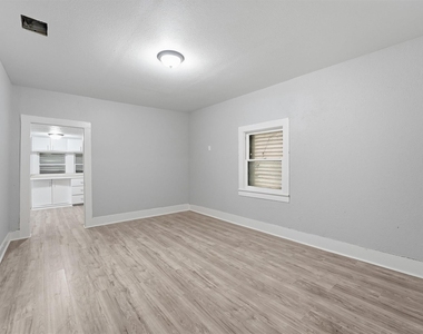 811 W Broad Street - Photo Thumbnail 9