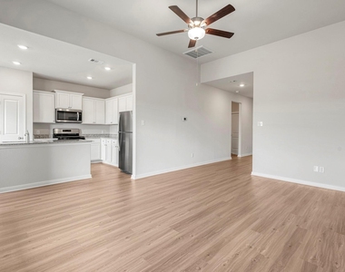 404 Mystic Slopes Drive - Photo Thumbnail 4