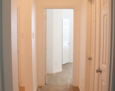 2711 Cally Court - Photo Thumbnail 9