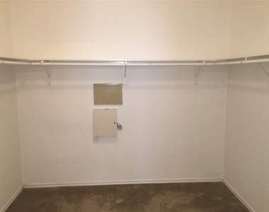 2711 Cally Court - Photo Thumbnail 24