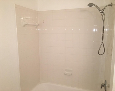 2711 Cally Court - Photo Thumbnail 21
