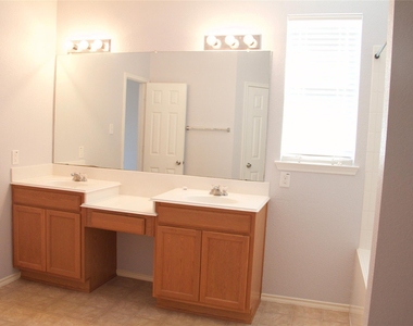 2711 Cally Court - Photo Thumbnail 18