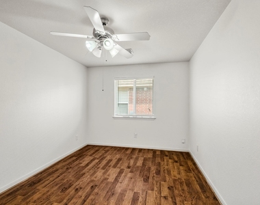3211 Falcon Trail Drive - Photo Thumbnail 29