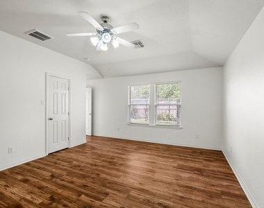 3211 Falcon Trail Drive - Photo Thumbnail 21