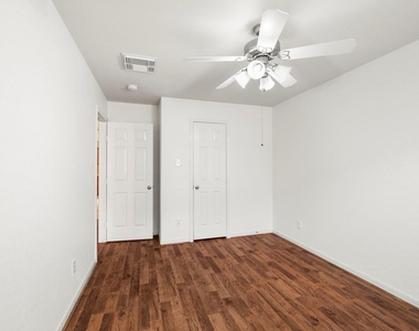 3211 Falcon Trail Drive - Photo Thumbnail 30