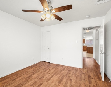3211 Falcon Trail Drive - Photo Thumbnail 36