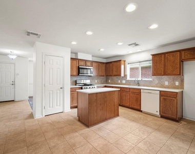 3211 Falcon Trail Drive - Photo Thumbnail 9