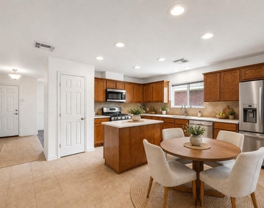 3211 Falcon Trail Drive - Photo Thumbnail 10