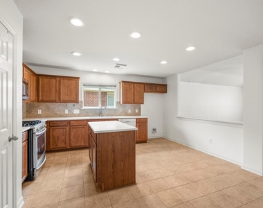 3211 Falcon Trail Drive - Photo Thumbnail 8