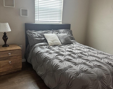 4281 Yorkshire Drive - Photo Thumbnail 42
