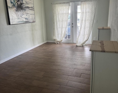 4281 Yorkshire Drive - Photo Thumbnail 11