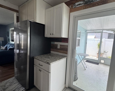4281 Yorkshire Drive - Photo Thumbnail 20