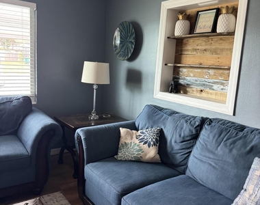 4281 Yorkshire Drive - Photo Thumbnail 6