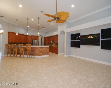 9400 Scarborough Court - Photo Thumbnail 12