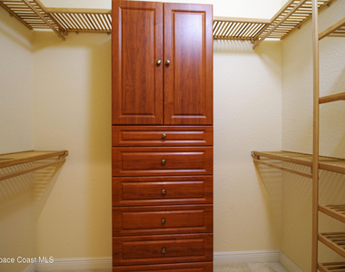 9400 Scarborough Court - Photo Thumbnail 18