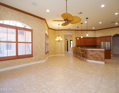 9400 Scarborough Court - Photo Thumbnail 6