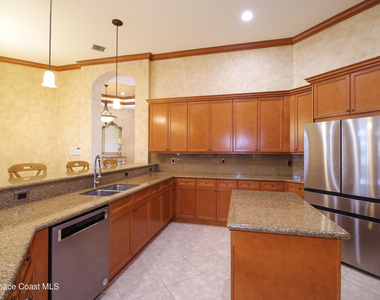 9400 Scarborough Court - Photo Thumbnail 11