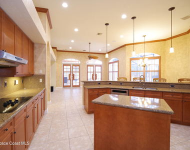 9400 Scarborough Court - Photo Thumbnail 12