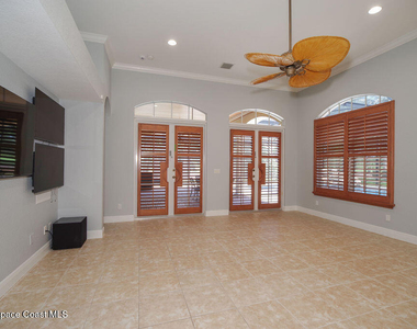 9400 Scarborough Court - Photo Thumbnail 11