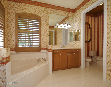 9400 Scarborough Court - Photo Thumbnail 16