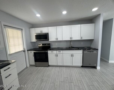 2137 Canterbury Lane - Photo Thumbnail 2
