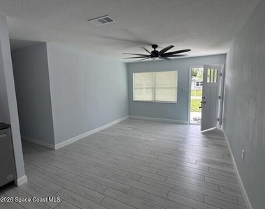 2137 Canterbury Lane - Photo Thumbnail 5