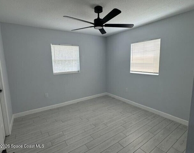2137 Canterbury Lane - Photo Thumbnail 20