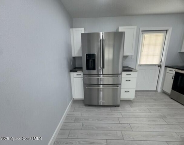 2137 Canterbury Lane - Photo Thumbnail 4