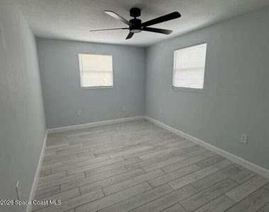 2137 Canterbury Lane - Photo Thumbnail 21