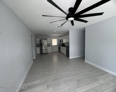 2137 Canterbury Lane - Photo Thumbnail 8