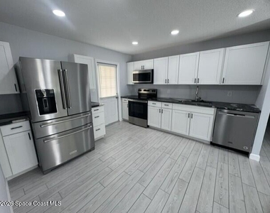 2137 Canterbury Lane - Photo Thumbnail 3