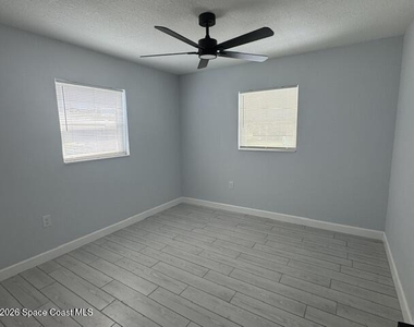 2137 Canterbury Lane - Photo Thumbnail 24