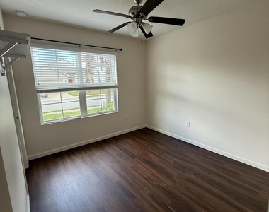 1070 Swiss Pointe Lane Sw - Photo Thumbnail 3