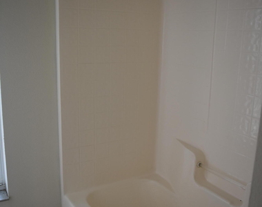 334 Bordeaux Avenue Ne - Photo Thumbnail 29