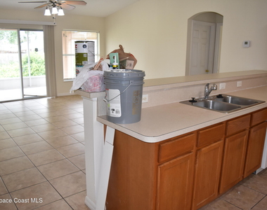 334 Bordeaux Avenue Ne - Photo Thumbnail 12